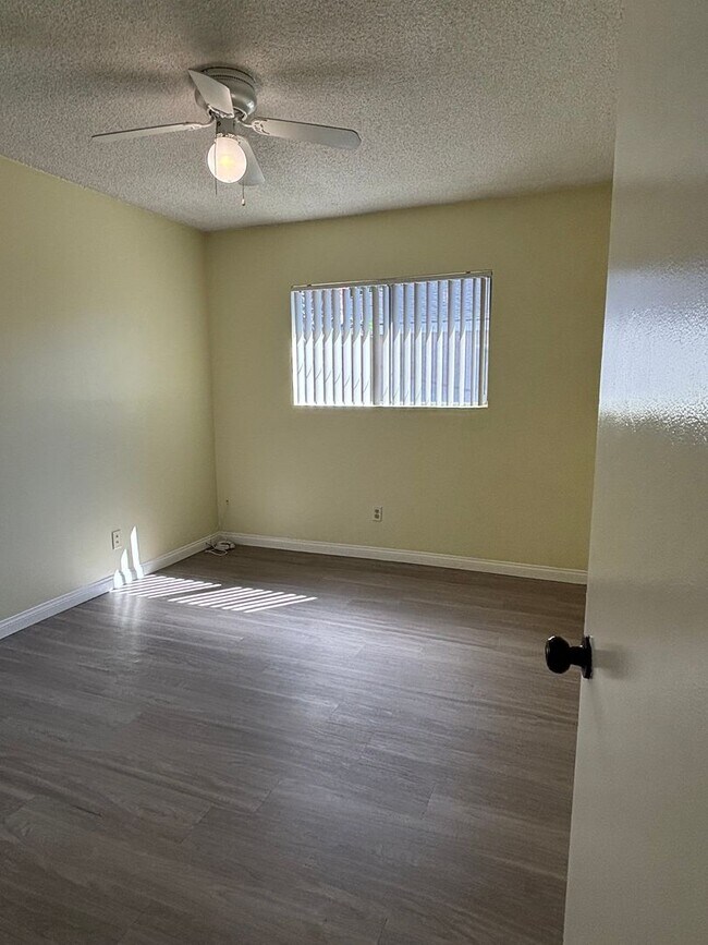 Building Photo - 6065 California Ave