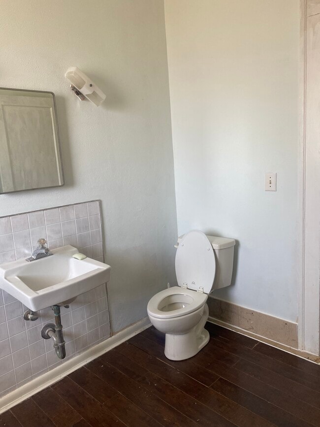 Bathroom - 1208 Fillmore St