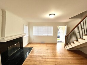 Building Photo - Charming 4 Bedroom Home Located in Lomita Park Neighborhood