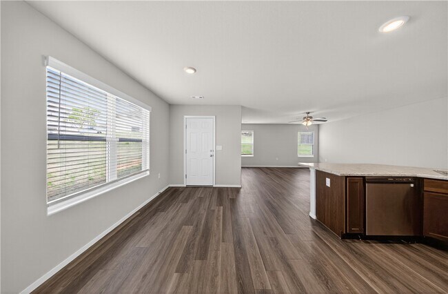 Building Photo - 4404 SW Sackett Ave