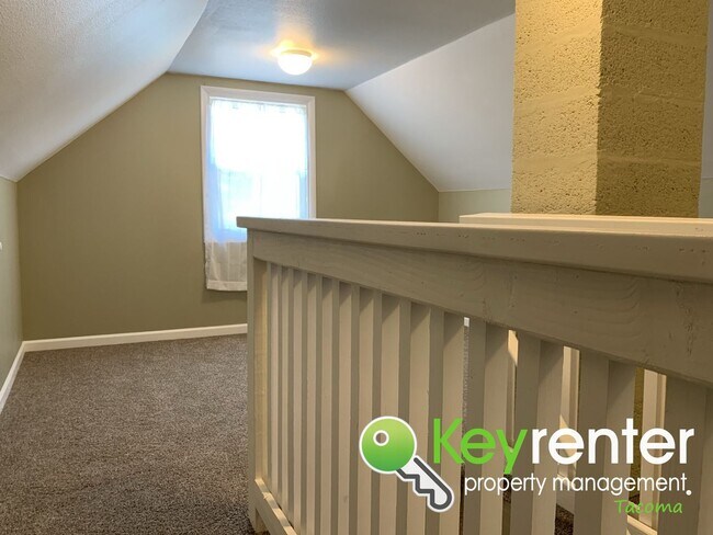Building Photo - Recently Remodeled 3bd/1.5Bath Tacoma House!