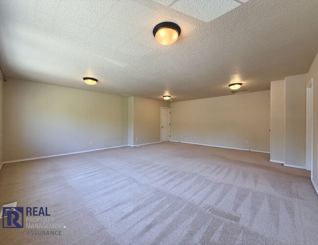 Building Photo - Spacious 4BR/2.5BA Beaverton Home with 3-Car Garage and Covered Deck