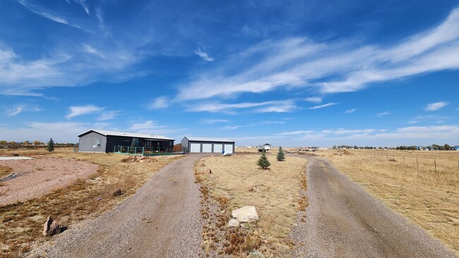 Building Photo - 3 Bedroom Ranch Home with 4 Car Garage