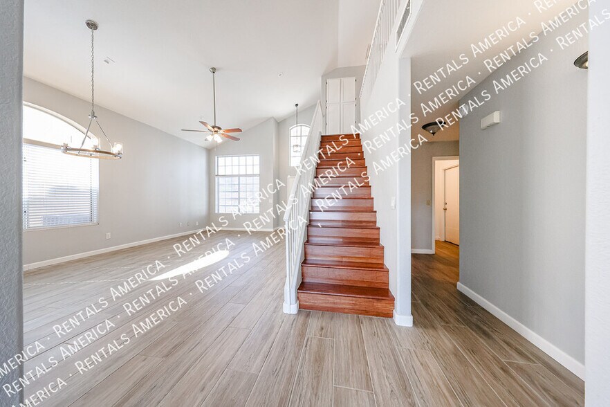 Building Photo - 6784 W Louise Dr