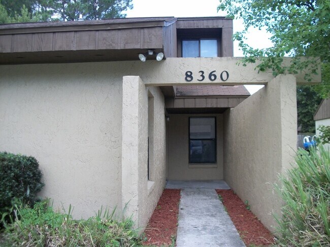 Primary Photo - 2 bedroom 2 Bathroom close to NAS Jax