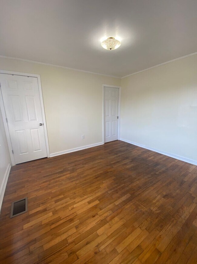 Building Photo - PRE-LEASE JULY 15th! - Adorable 4 bedroom 2.5 bath house in Athens, Ga.