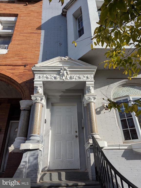 Building Photo - 1921 W Diamond St