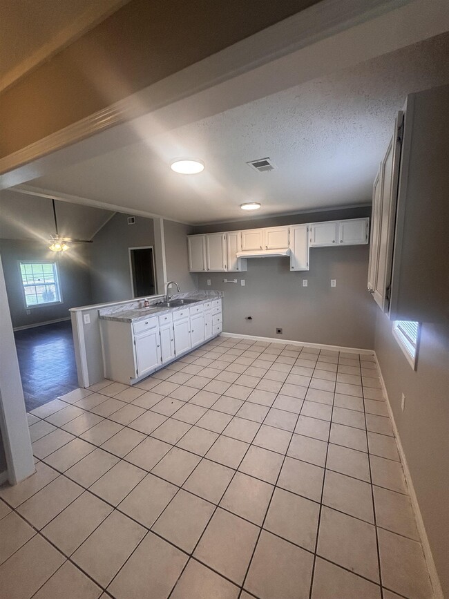 Building Photo - 4701 Lindawood Ln