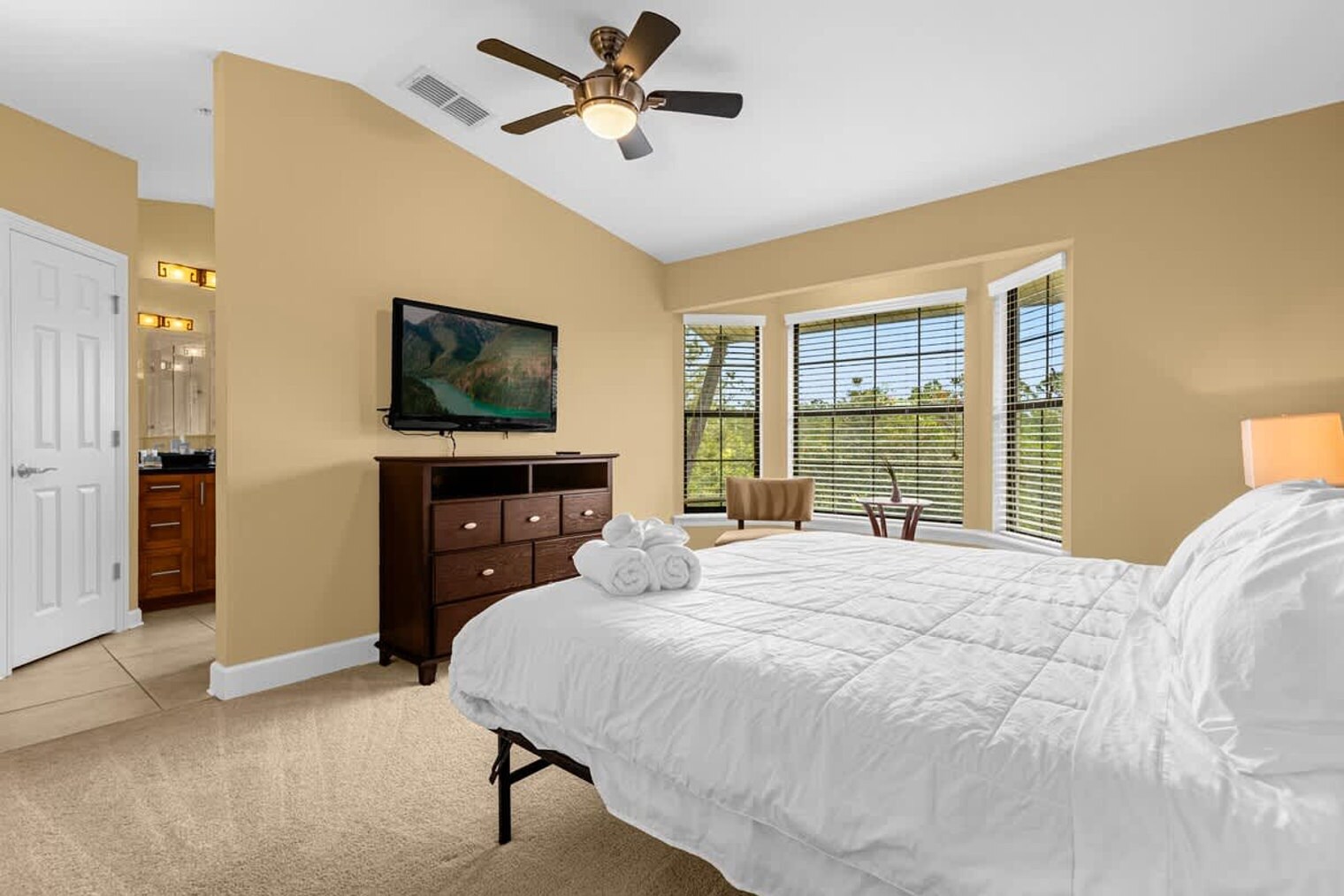 Building Photo - 14590 Damai Ln