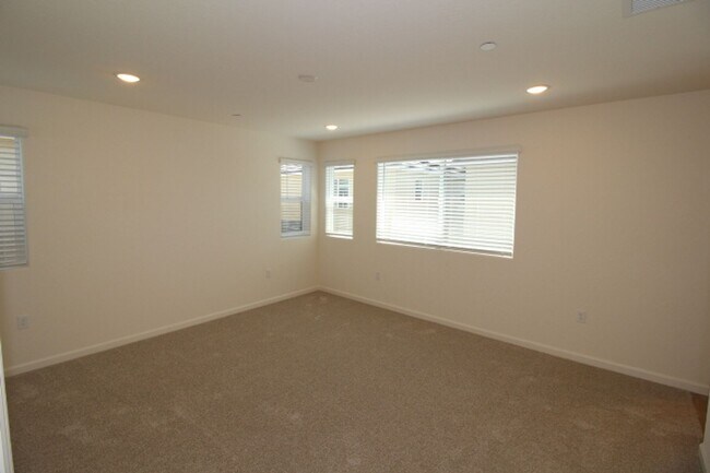 Building Photo - 1462 Pioneer Ln