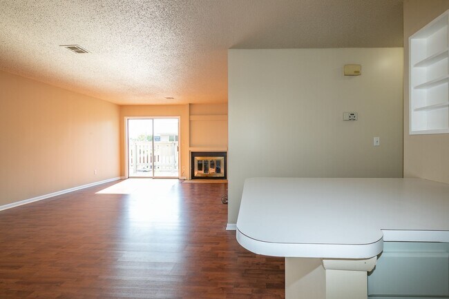 Building Photo - Spacious 3 Bed 2 Bath Condo in Tulsa!