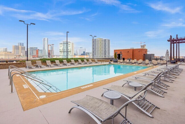 Building Photo - 600 12th Ave S