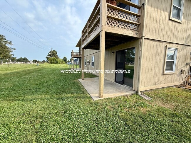 Building Photo - 2 Bedroom Duplex w/ Garage