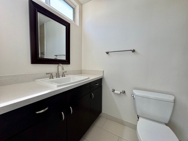 Building Photo - Modern Elegance in Prime Santa Monica