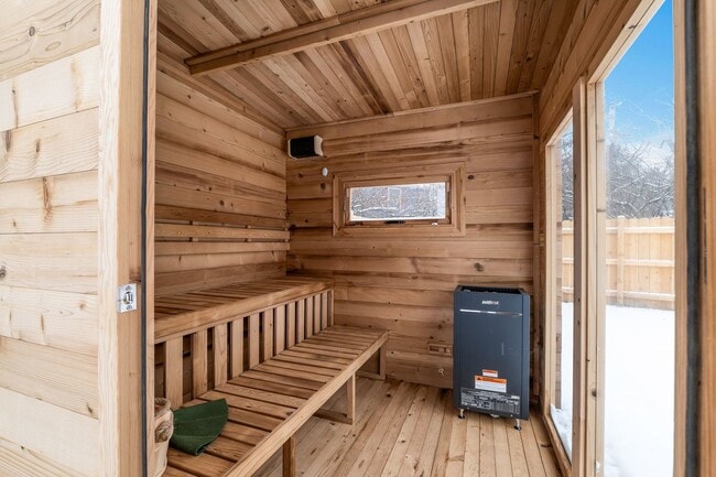 Building Photo - 15160 W Oak Spring Rd