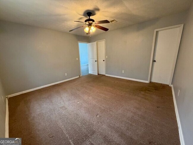 Building Photo - 804 Emerald Forest Cir SW