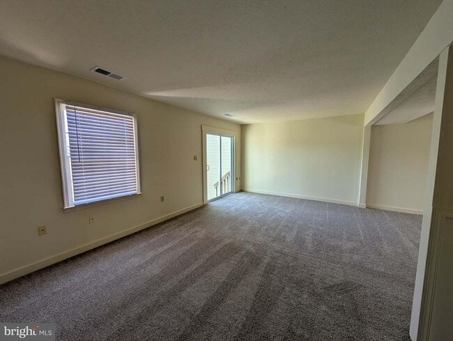 Building Photo - 105 Equestrian Dr