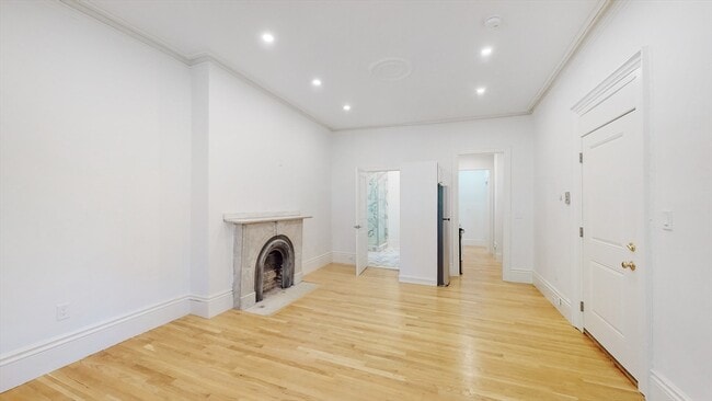 Building Photo - 2 Brimmer St