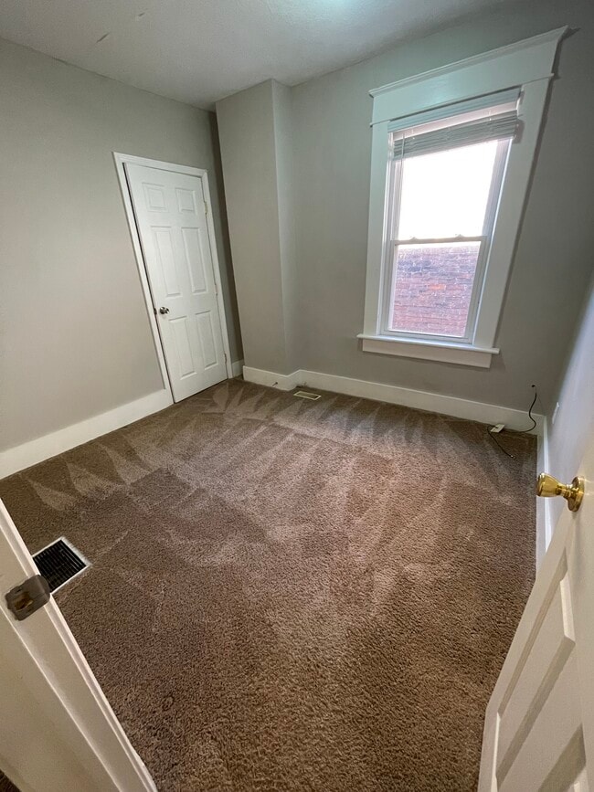 Bedroom 4 - 400 Chittenden Ave