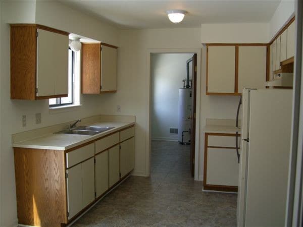 Typical Kitchen - 4345 W Water St