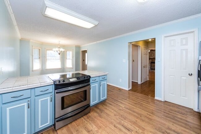Building Photo - 3BD/1BA Home in Hickory