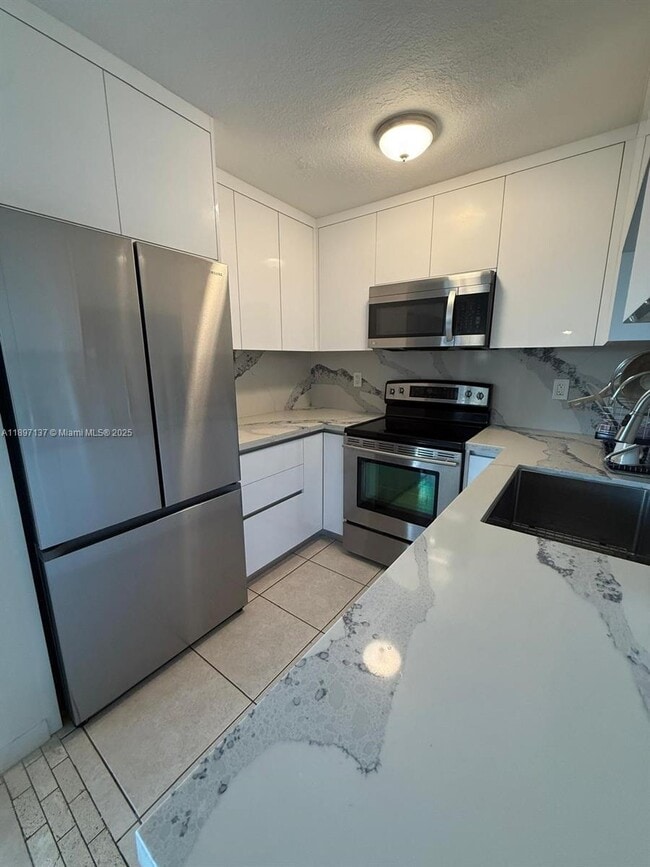 Primary Photo - 9350 Fontainebleau Blvd