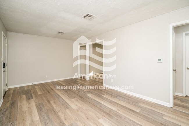 Building Photo - 1533 N Delaware Pl