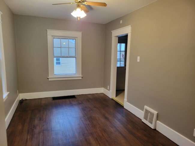 Building Photo - 621 Dearborn Ave