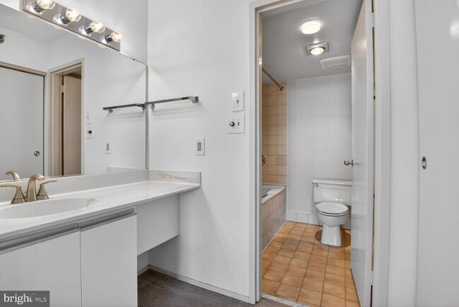 Building Photo - 1808 Old Meadow Rd