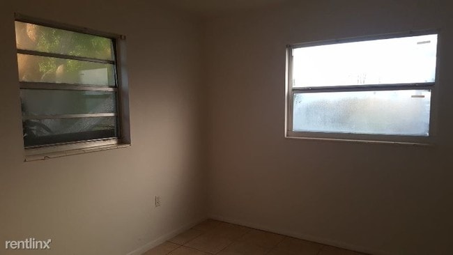 Building Photo - 2405 14th St Dr W