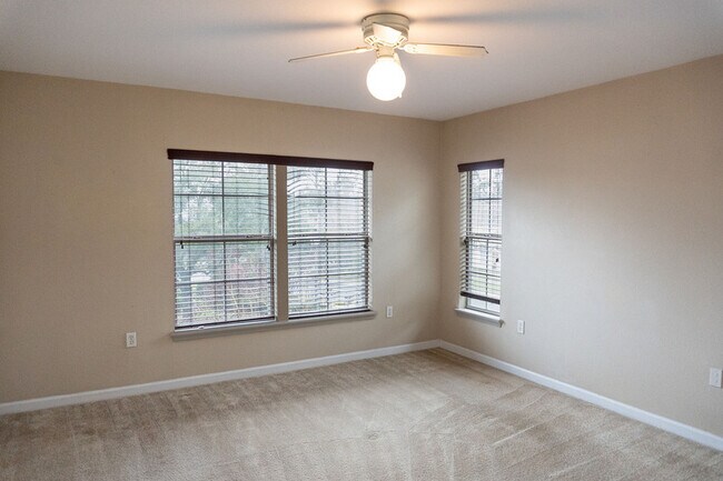 Building Photo - 2299 Del Carmel Way
