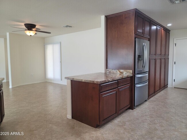 Building Photo - 17230 N Country Club Dr