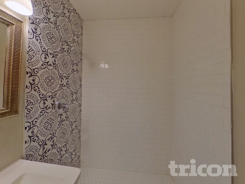 Building Photo - 3250 Prescott St N