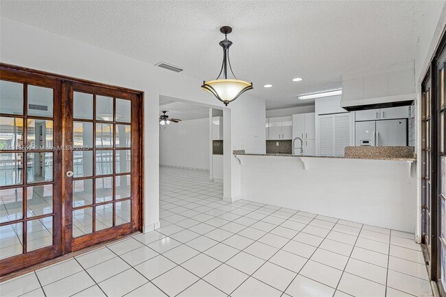 Building Photo - 7003 Crown Gate Ct