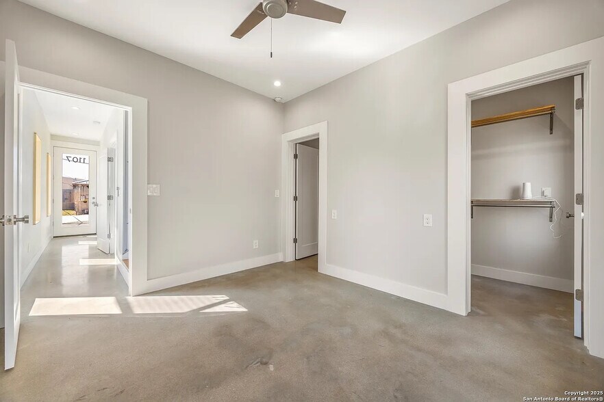 Building Photo - Room in Townhome on S Cherry St