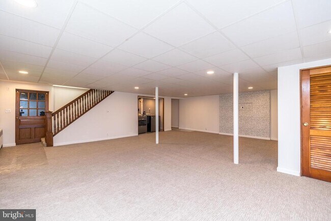 Building Photo - 932 Croton Rd