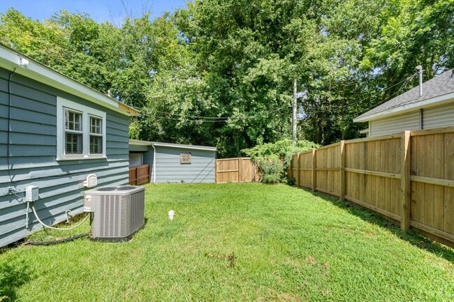 Building Photo - Renovated 3 Bedroom 2 Bath Home for Rent!