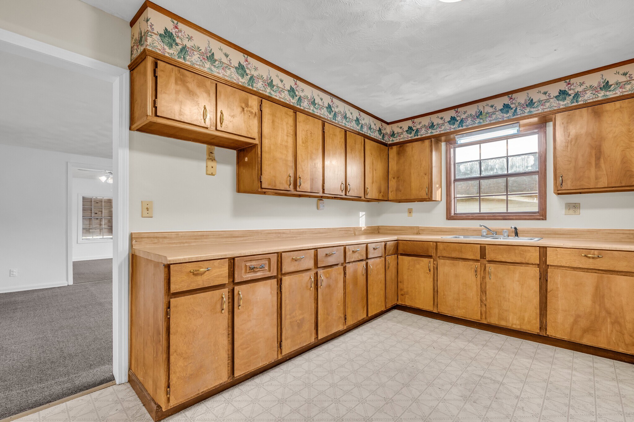 Building Photo - 523 18th St N