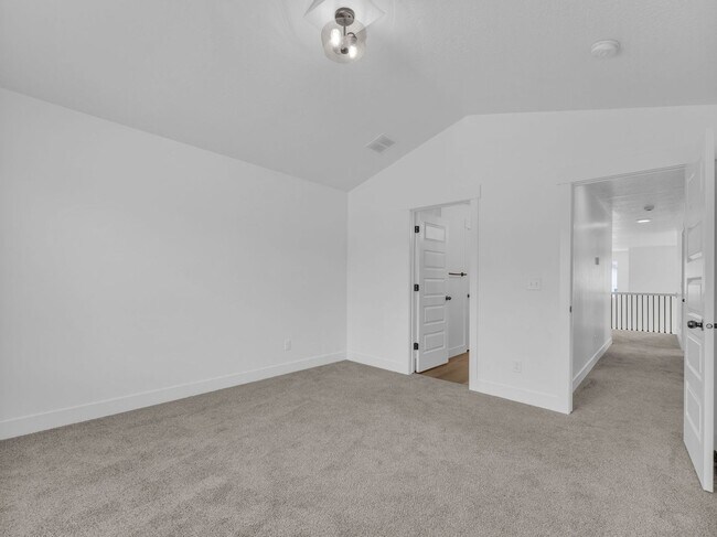 Building Photo - Open and Bright 3 Bedroom 2.5 Bath Townhome in Lehi!