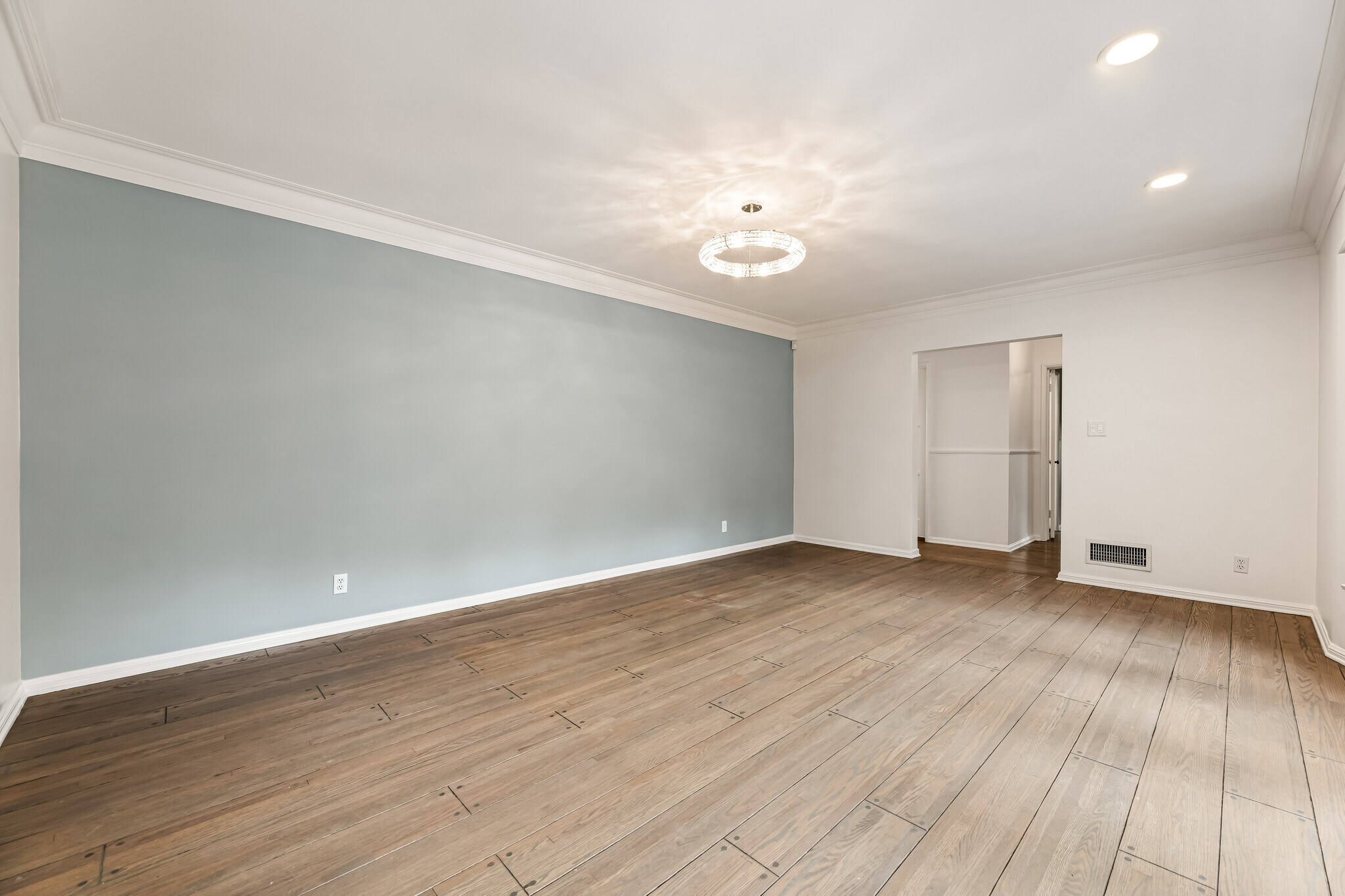 Building Photo - 2450 Hermosita Dr