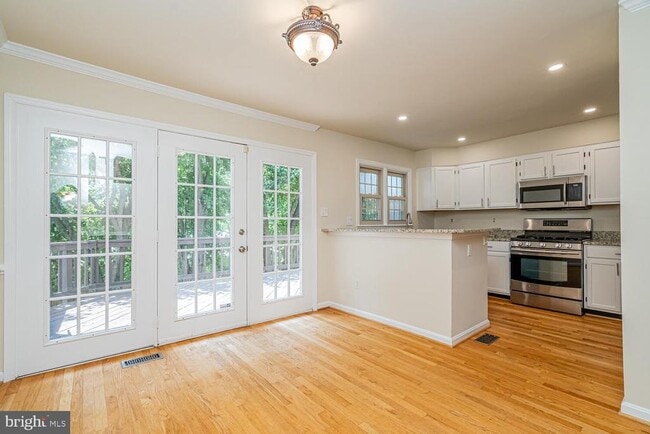 Building Photo - 1275 Quaker Hill Dr