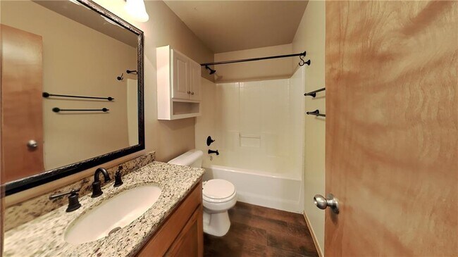 Building Photo - 1420 SE 15th St