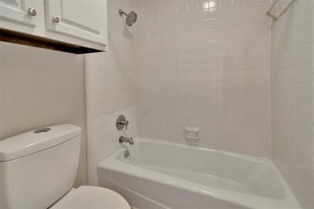 Building Photo - 2015 Whippoorwill Ln