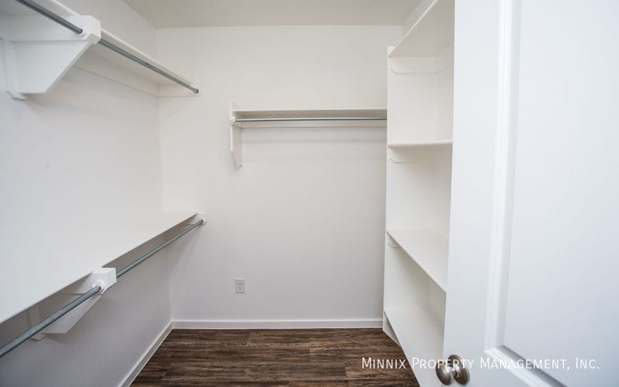 Building Photo - 2008 Kenwood Ave