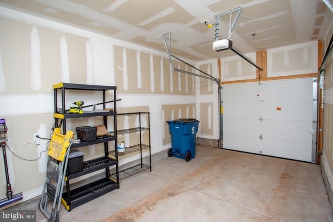 Building Photo - 233 Lewis Fisher Dr