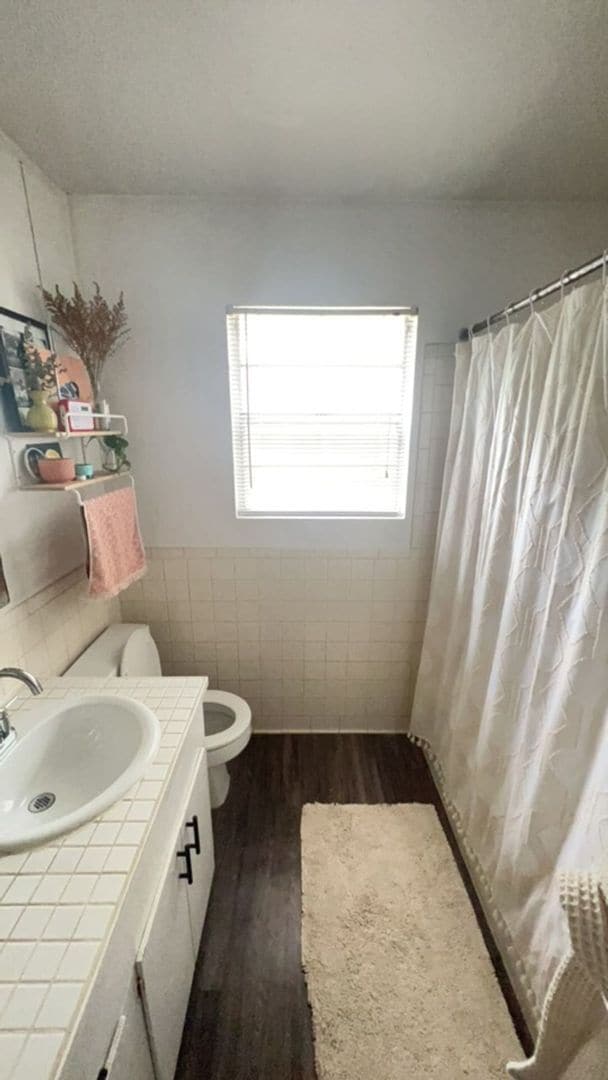 Building Photo - 1 bed Hyde Park Area home