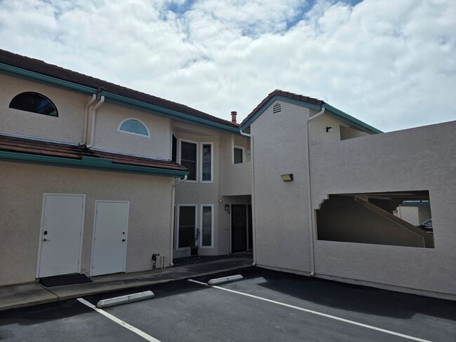 Primary Photo - One month rental Fully furnished 1 bedroom...