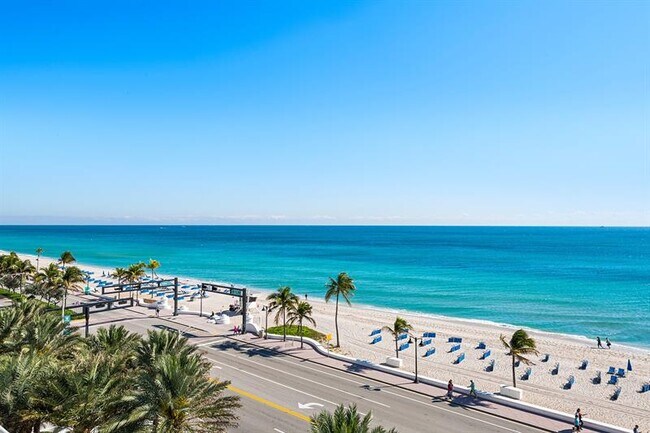 Building Photo - 3101 Bayshore Dr