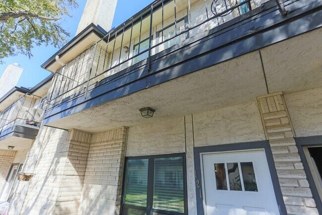 Building Photo - 1307 Kinney Ave