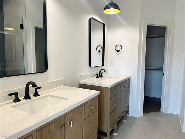 Building Photo - 523 Harris St